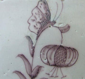 Tegel - Vlinder op Turkse Lelie. - 1750-1800