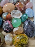 Grand lot HQ pierres de paume, différents minéraux, de 8,5 à