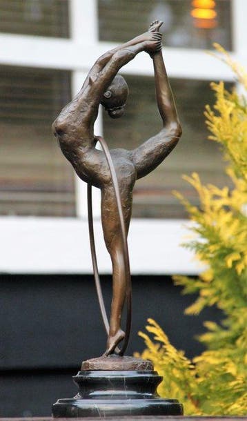sculptuur, Ballerina in hoepel - 40 cm - brons marmer