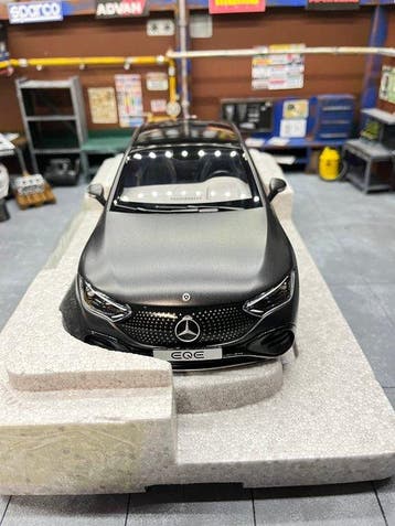 NZG 1:18 - Modelauto - Mercedes-Benz EQE V295 -, Nieuw