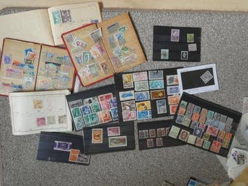 Wereld - Doos met honderden insteekbladen/zakjes wereld, Postzegels en Munten, Gestempeld