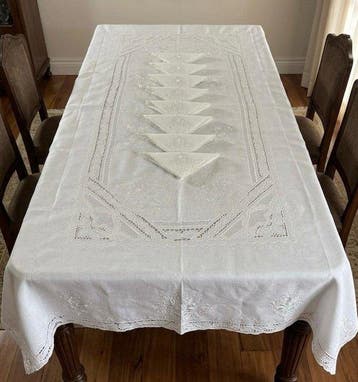 Tafelkleed (13) - 260 cm - 160 cm - Borduur & Gravure