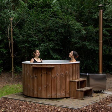 Hottub met bubbels | Houtgestookt, elektrisch, biodiesel, Nieuw, Pomp, Vast