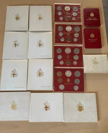 Vaticaan. Lotto 16 set 1975-1990, Postzegels en Munten