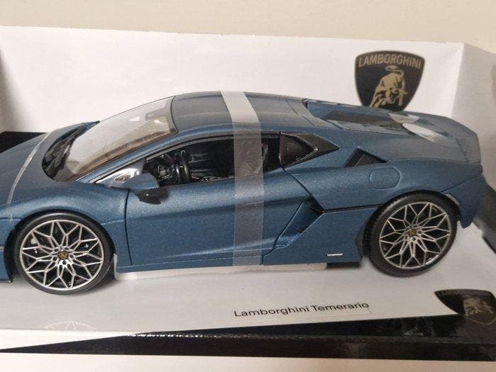 Bburago 1:18 - Modelauto - Lamborghini - Roekeloos, Hobby en Vrije tijd, Modelauto's | 1:5 tot 1:12
