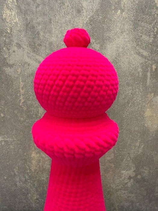 KIRAS - TRAMA DI POTERE - QUEEN - fucsia velvet, Antiek en Kunst, Kunst | Designobjecten