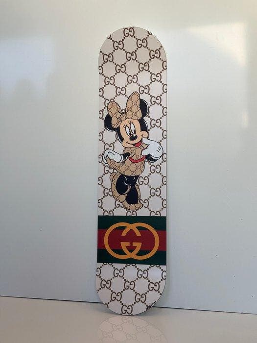 Rob VanMore - Skating by Gucci x Minnie, Antiquités & Art, Art | Peinture | Moderne