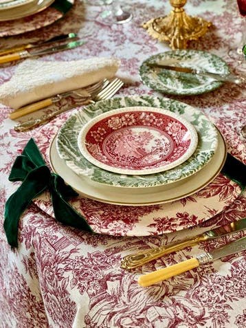 Tafelkleed van toile de Jouy met klassieke scènes, rood op