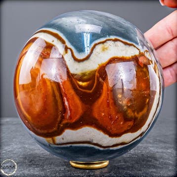 Boule en jaspe polychrome élégante originaire de Madagascar