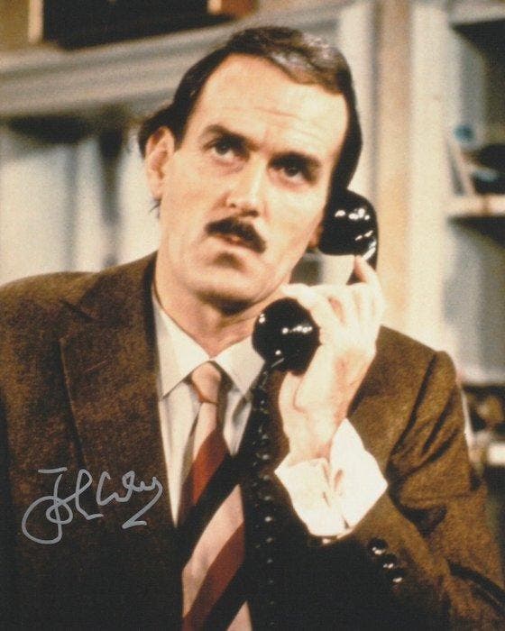Fawlty Towers - Signed by John Cleese (Basil Fawlty), Verzamelen, Film en Tv