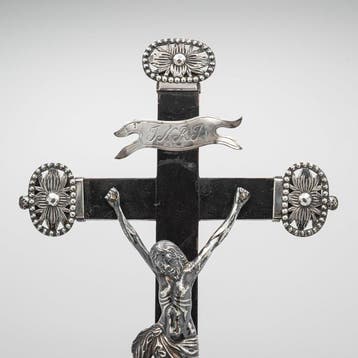 Altaarkruis met zilveren decoraties en heilig kruis relikwie, Antiek en Kunst