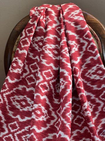 Dubbel breed. Ikat-stof met etnische patronen voor decoratie