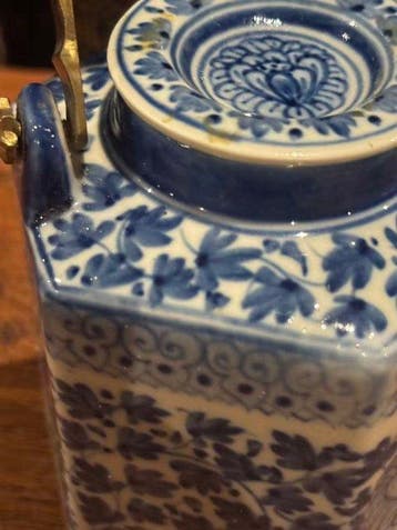 Chinees zeshoekige blauw-witte porseleinen theepot met