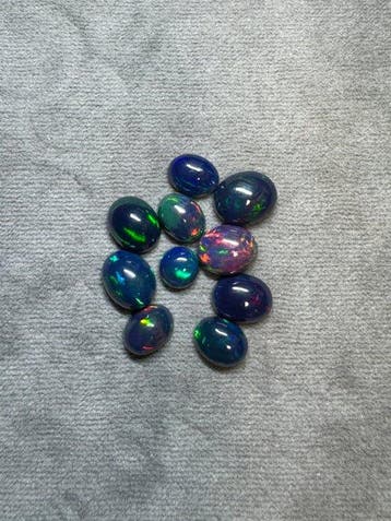 Set van 10 cabochons van zwarte Ethiopische opalen - 10,10