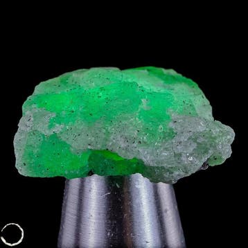 Zeldzaam Tsavoriet ruwe kristal – natuurlijk groen Granaat