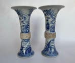Vaas - Porselein - China - Paar ongebruikelijke Gu-vormige
