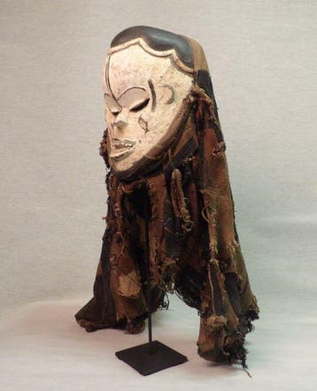 Igbo Agbogho Mmuo Masker – zonder stand - Igbo - Nigeria