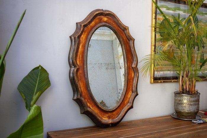 Wandspiegel - Hout, Glas - Een vintage ovale wandspiegel in, Antiek en Kunst, Curiosa en Brocante