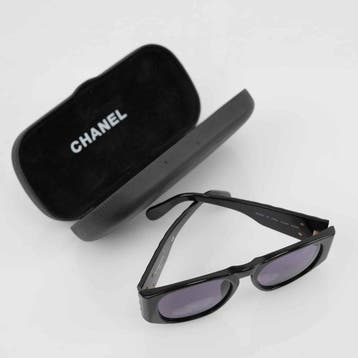 Chanel - Quilted Black Acetate CC Logo Sunglasses, Bijoux, Sacs & Beauté, Lunettes de Soleil & Lunettes | Femmes