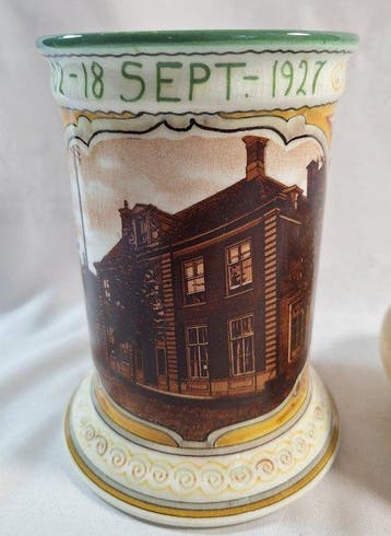 De Distel Amsterdam, Plateelbakkerij Zuid-Holland - Vase (2), Antiek en Kunst