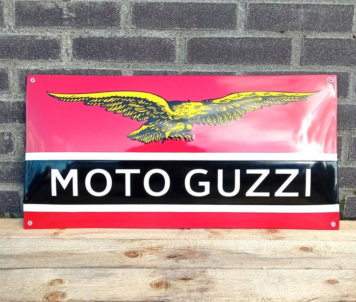 Moto guzzi rood/zwart, Collections, Marques & Objets publicitaires, Envoi