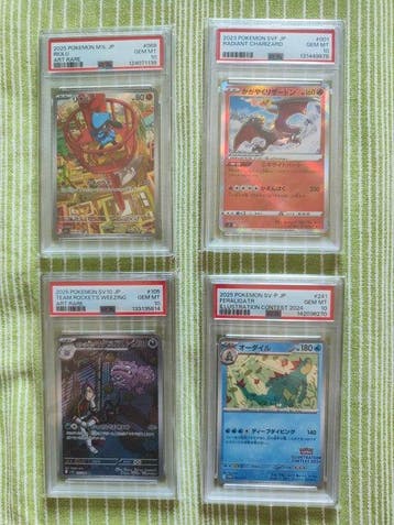 Pokémon - 4 Graded card - Charizard, Weezing, Feraligatr,, Hobby en Vrije tijd, Nieuw