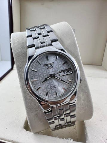 Seiko 5 Automatic – Japan Made – 21 Jewels – Day/Date Men