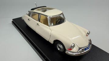Rio 1:43 - Voiture miniature - Citroën DS 19