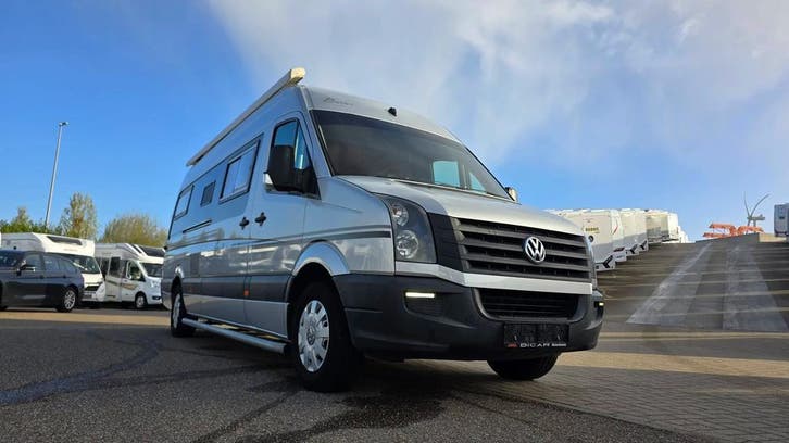 Volkswagen Crafter 2p. met trekhaak en twinbedden 25127, Caravanes & Camping, Camping-cars