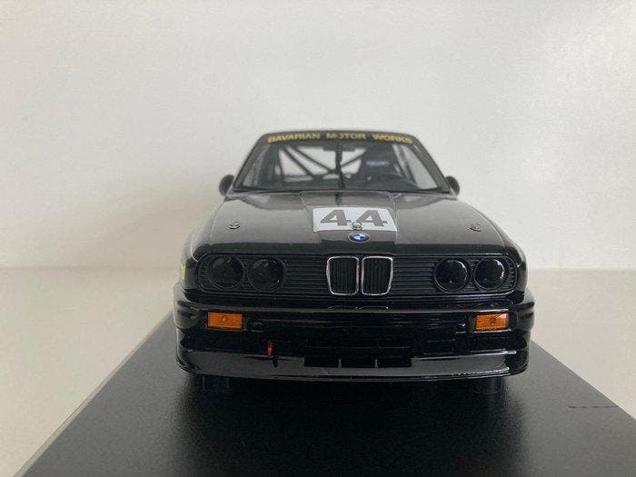 Minichamps 1:18 - Coupé miniature - BMW M3 E30 - Vainqueur, Hobby en Vrije tijd, Modelauto's | 1:5 tot 1:12
