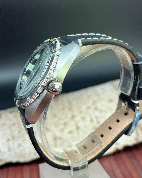 Haste - Sans prix de réserve - swiss made - Homme -, Handtassen en Accessoires, Horloges | Heren