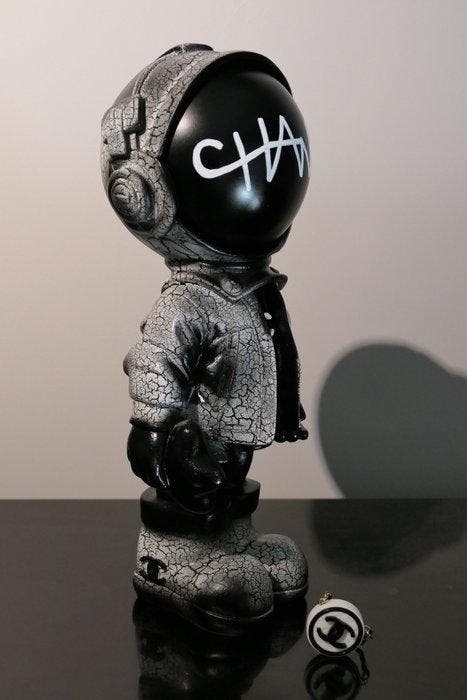 RichART - Astronaute version Chanel avec son sac, Antiquités & Art, Art | Objets design