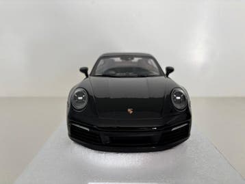 Minichamps 1:18 - Coupé miniature - Porsche 911 (992)
