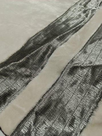Lussuoso velluto avorio e argento by Enzo degli Angiuoni -, Antiek en Kunst