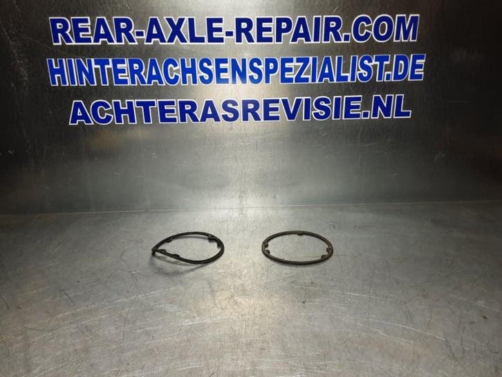 2 x Rubber van een  achterlicht Opel Manta A. (Exterieur), Auto-onderdelen, Carrosserie, Gebruikt, Opel, Verzenden