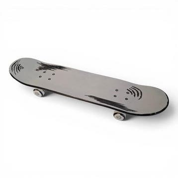 Baylee - White & Black Skateboard