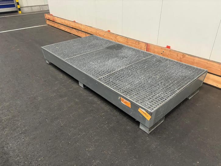 Vuurverzinkte opvangbak met rooster, 660L – 2680x1300x350mm, Articles professionnels, Aménagement de Bureau & Magasin | Entrepôt, Rayonnage & Stockage