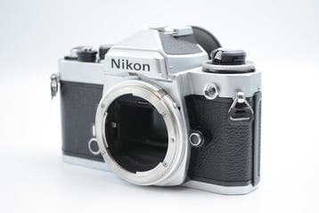 Nikon FE Silver + Zoom-Nikkor 3.5-4.5/35-135mm Ai-S Appareil
