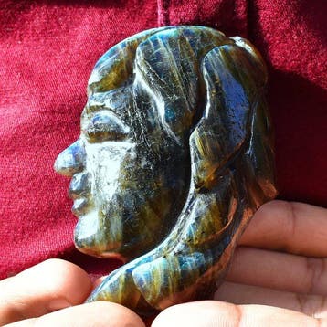 Beeld, No Reserve - Big Blue Flash Labradorite Carved Indo