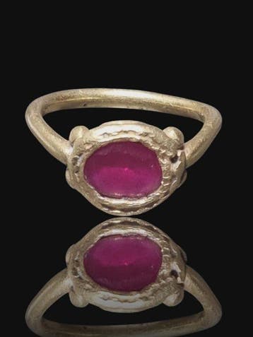 Ancient (Roman) Geel goud, Stunning Pink/Red Garnet (XRF