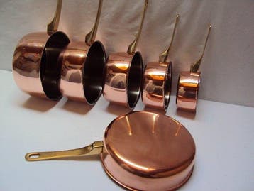 5 casseroles et 1 sauteuse cuivre et acier inoxydable -, Antiquités & Art