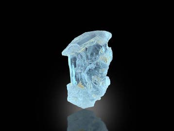 Forme Unique ~ Cristal daigue-marine bleu – Minéral de