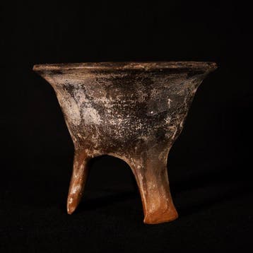 Nabije Oosten Terracotta Driepotige vaas, 14,5 cm -Behorend