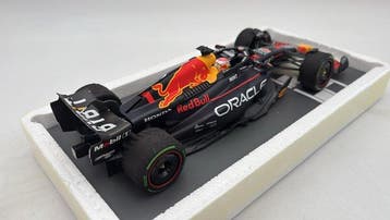 Minichamps 1:18 - Modelauto - Oracle Red Bull Racing RB19, Nieuw