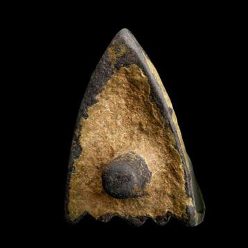 Viking periode IJzer Uitstekende amulet-hanger – Driehoekig