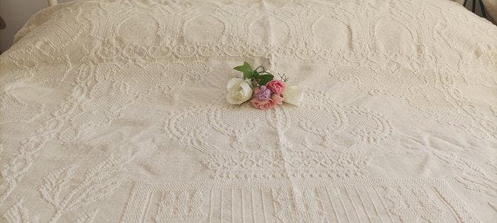 Spectaculaire bedsprei, van linnen geweven op een handgetouw, Antiek en Kunst, Antiek | Tapijten, Tafelkleden en Textiel