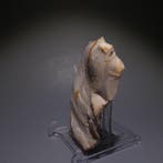 Neolithisch Vuursteen. 8,5 cm lang. Mes - 5000 v.Chr. Bijl