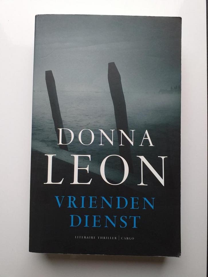 Vriendendienst 9789023466826 Donna Leon, Boeken, Thrillers, Gelezen, Verzenden