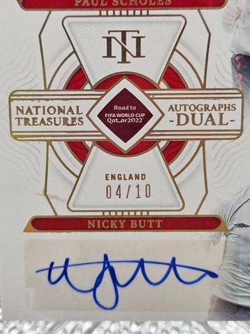 2022 Panini National Treasures Road to Qatar Paul Scholes &, Nieuw