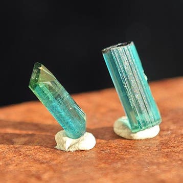 1,15 ct Glasklare indigoliettoermalijn-set, ruw +, Collections, Minéraux & Fossiles